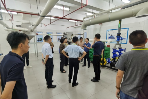 蘇州工業(yè)園區(qū)管委會領(lǐng)導(dǎo)一行蒞臨考察